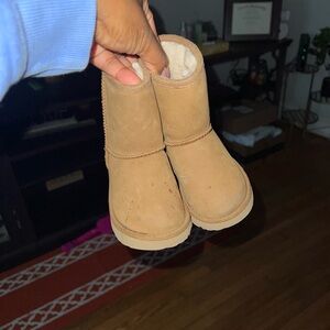 UGG BOOTS tan wear a few times, just a little spots on one can be removed.